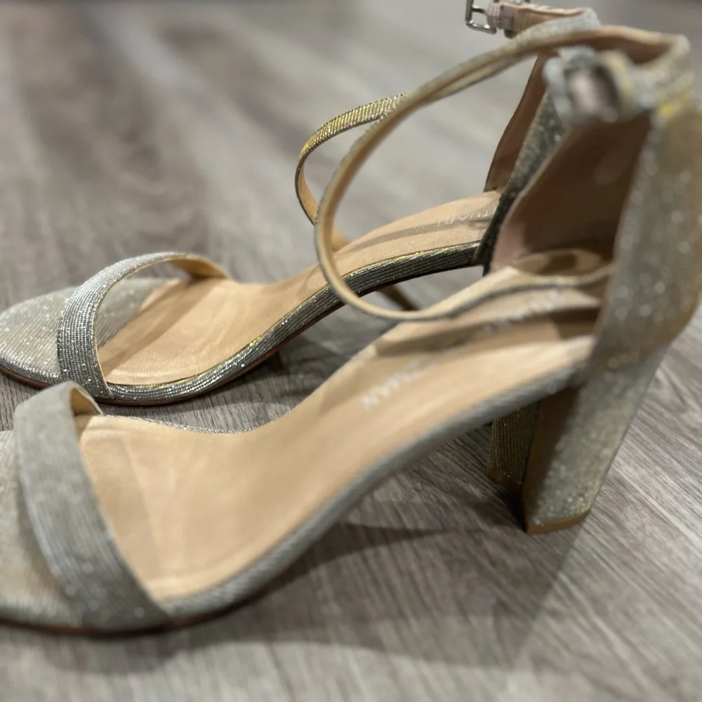 Stuart Weitzman size 11 shoes. - Picture 2 of 8